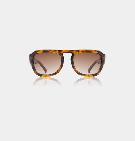 A.Kjaerbede zonnebril model MAX kleur licht tortoise met bruin oranje lenzen | A.Kjaerbede eyewear style MAX Havana with light brown/orange lenses. A.Kjaerbede; Deense design zonnebrillen. AKSUNNIES | sunglasses